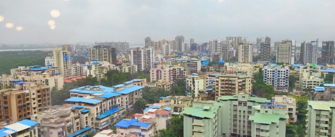 Seawoods_a city with lots of tall buildings and lots of trees